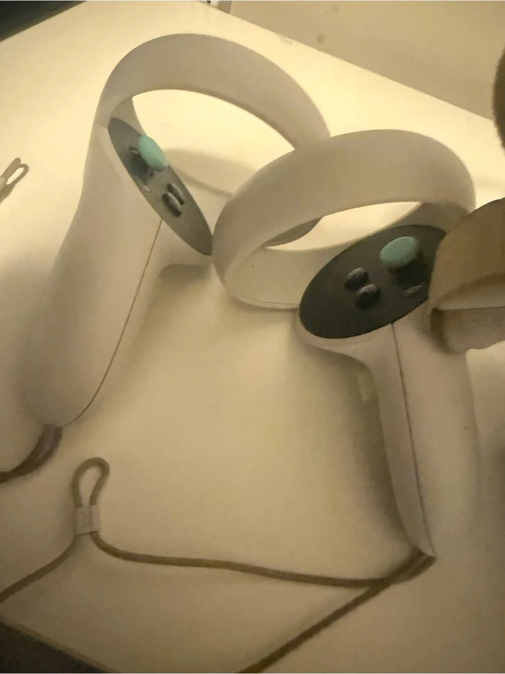 Oculus Quest 2 Light Gray Standalone VR Headset with White Controllers